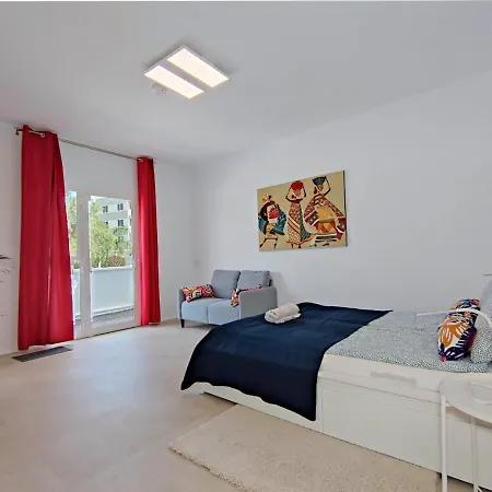 Fantastico With Balcony, Terrace, Air Conditioning And Free Parking, Ideal For Couples And Solo Travelers *