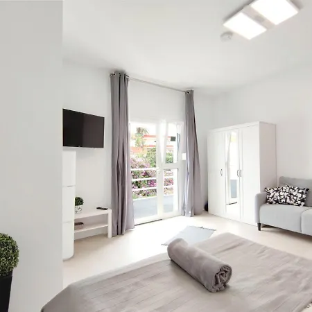 Appartement Fantastico With Balcony, Terrace, Air Conditioning And Free Parking, Ideal For Couples And Solo Travelers