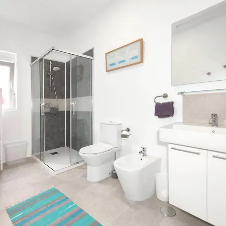 Fantastico With Balcony, Terrace, Air Conditioning And Free Parking, Ideal For Couples And Solo Travelers Appartement